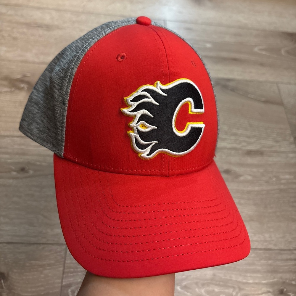 Fanatics Authentic Pro Calgary Flames Red and Gray Cap